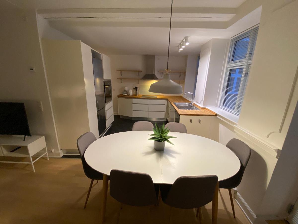 Charming 2-bedroom In The Heart Of Leilighet København